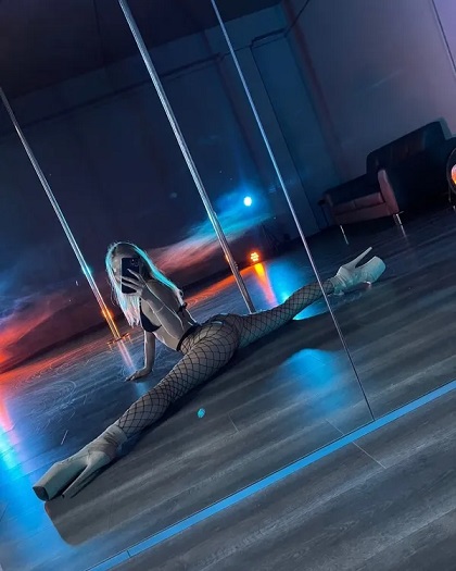 Арина Проститутка Питера у метро Купчино